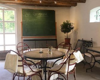 Villa Sandby Bed and Breakfast - Borrby - Restaurant