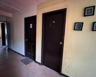 Vista Venice Resort - Morong - Pasillo