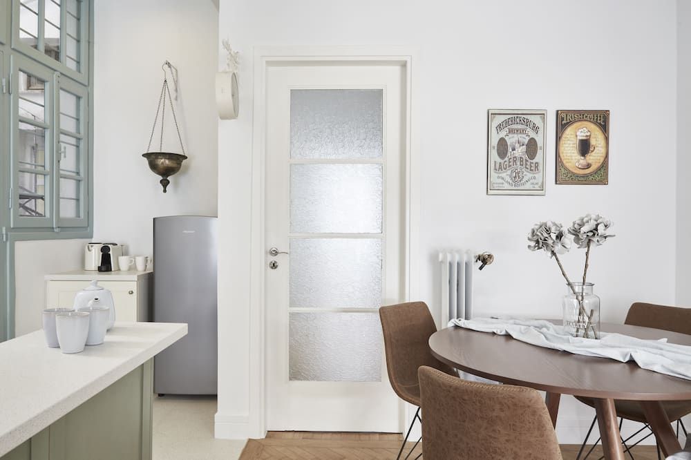 Luxury n Chic Athens Museum Apt - אתונה - חדר אוכל