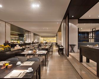 حياة رجينسي ووهان أوبتيكس فالي - وهان - مطعم