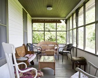 Historic Home on 800 Acre Ranch on Banks of Yellowstone River - Big Timber - Lounge