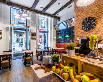 إستيلو فاشون هوتل - بودابست - مطعم