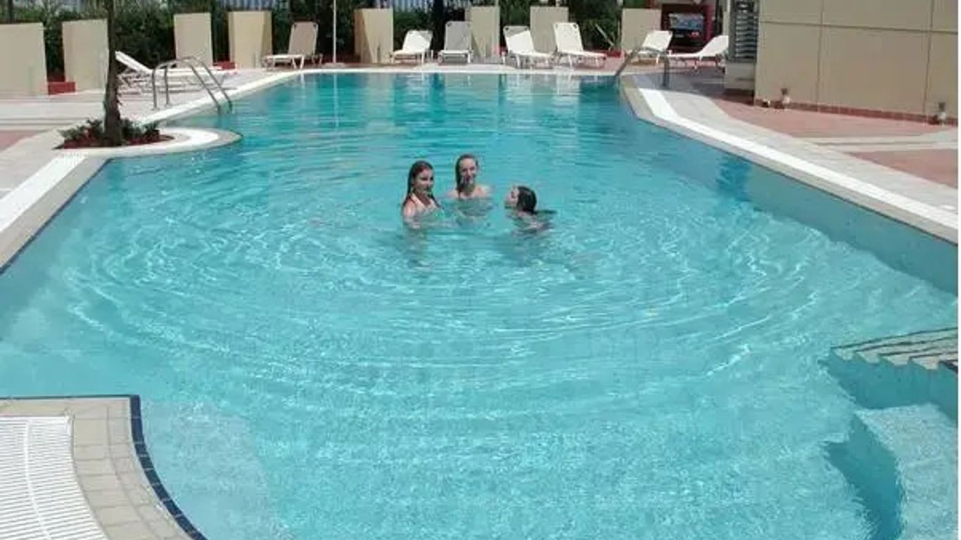 Flisvos Royal Hotel & Suites