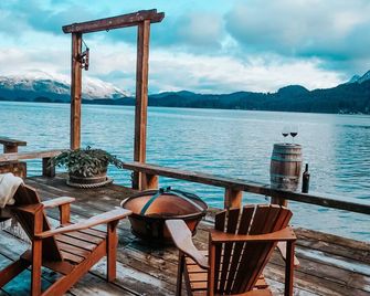 Beach House, Ocean Views Out Every Window 2 Sandy Beaches Kayaks Glacier & More - Seldovia - Balcón