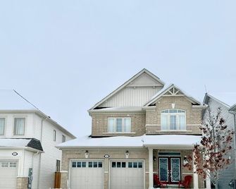 Short Term Cozy Stay in Beautiful Fergus - Fergus - Building