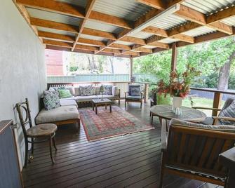 Sterling House Spacious Deck Bbq Pet Friendly - Dubbo - Balcony
