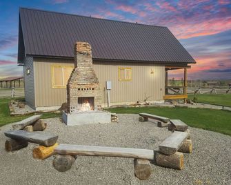 Kabino: River Run Cabin on Henry's Fork, Fire Pit, perfect fishing trip! - Ashton - Building