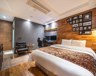 Blixx Hotel - Suwon - Bedroom