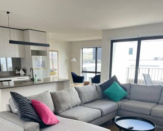 Modern Highton Hideaway Quiet Townhouse Comfort - Highton - Sala de estar