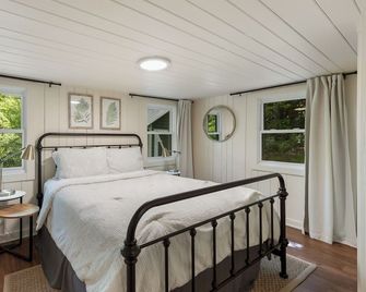 Adorable Cabin! Walk to Downtown! - Cashiers - Bedroom