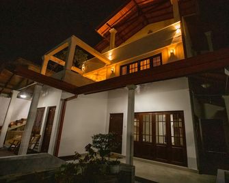 Golden Shower Inn - Kandy - Building