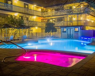 Beachcomber Resort - Avalon - Pool