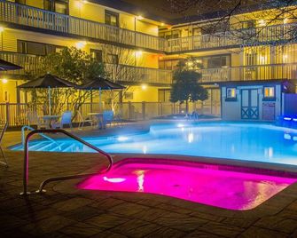 Beachcomber Resort - Avalon - Pool