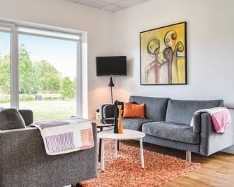 Cozy Home In Ringkøbing With Wifi - Ringkøbing - Living room