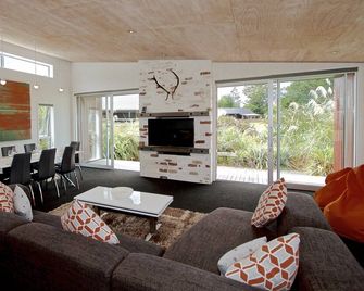 Stargazer - Ohakune Holiday Home - Ohakune - Living room