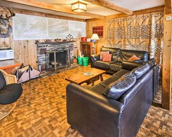 Boat Dock and Beach Charming Stop Island Cabin - International Falls - Living room