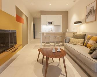 Apartamentos Málaga Premium - Calle Granada - Málaga - Living room