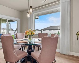 Spacious 3br Home + Office | Work & Relax - Boardman - Dining room