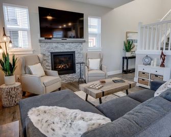 Sunset Beach Manor - Oyhut Bay Seaside Village - Ocean Shores - Wohnzimmer