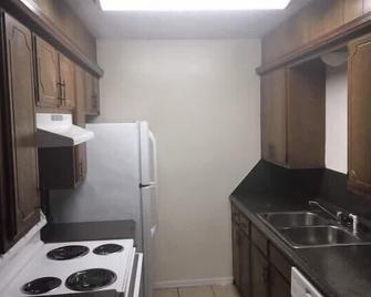 One bedroom close to Fort Sill! - Lawton - Kitchen
