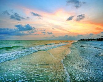 Island Inn - סאניבל - חוף