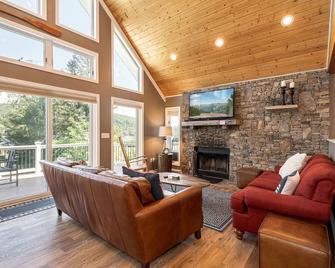 Ski to Shore Chalet - McHenry - Living room