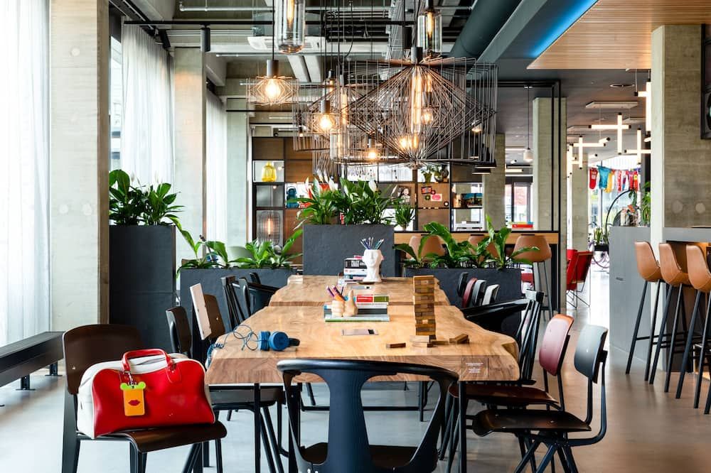 Moxy Utrecht thumbnail 2
