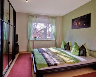 Gemütliche Ferienwohnung in ländlicher Lage - Riesa - Schlafzimmer