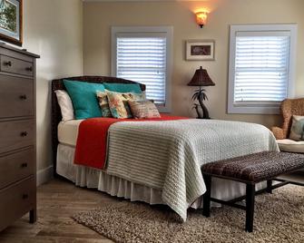 The Domino offers guests three levels of elevated, private and spacious living! - Green Turtle Cay - Sufragerie