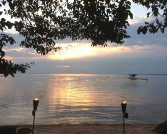 South Shore Sandy Beach & Spectacular Sunsets - Canastota - Playa