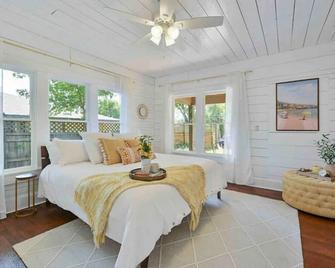 “The Adorable Abode” - Bryan - Bedroom
