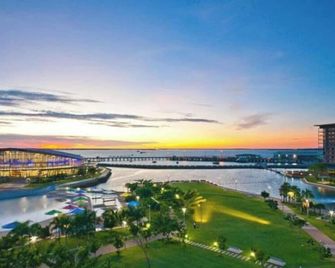 Zen88 Esplanade: 1-Br Top Floor Ocean View Suite - Darwin - Outdoors view