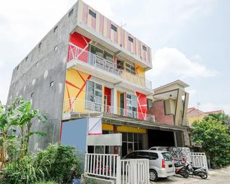 Spot On 2387 Bukit Cemara Tidar Family - Malang - Edificio