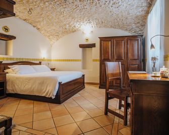 빌라조 루랄레 레 세테 쿠에르체 - 세스토 캄파노 - 침실