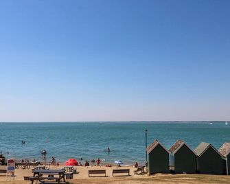 Marina View - Cowes - Beach