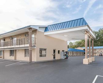 Days Inn by Wyndham Jacksonville - Jacksonville - Building