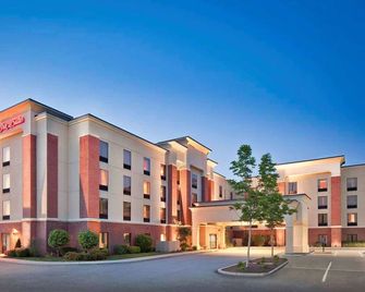 Enjoy a Hassle-Free Stay - Central Location, Near Colleges, Casino & Providence - Smithfield - Gebouw