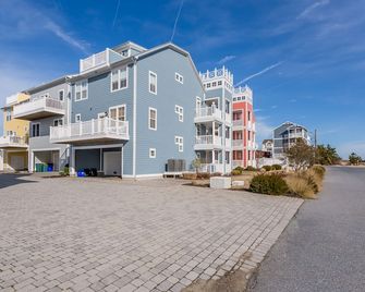Beautiful 3 Story Ocean-Block Home For Rent - Fenwick Island - Gebäude