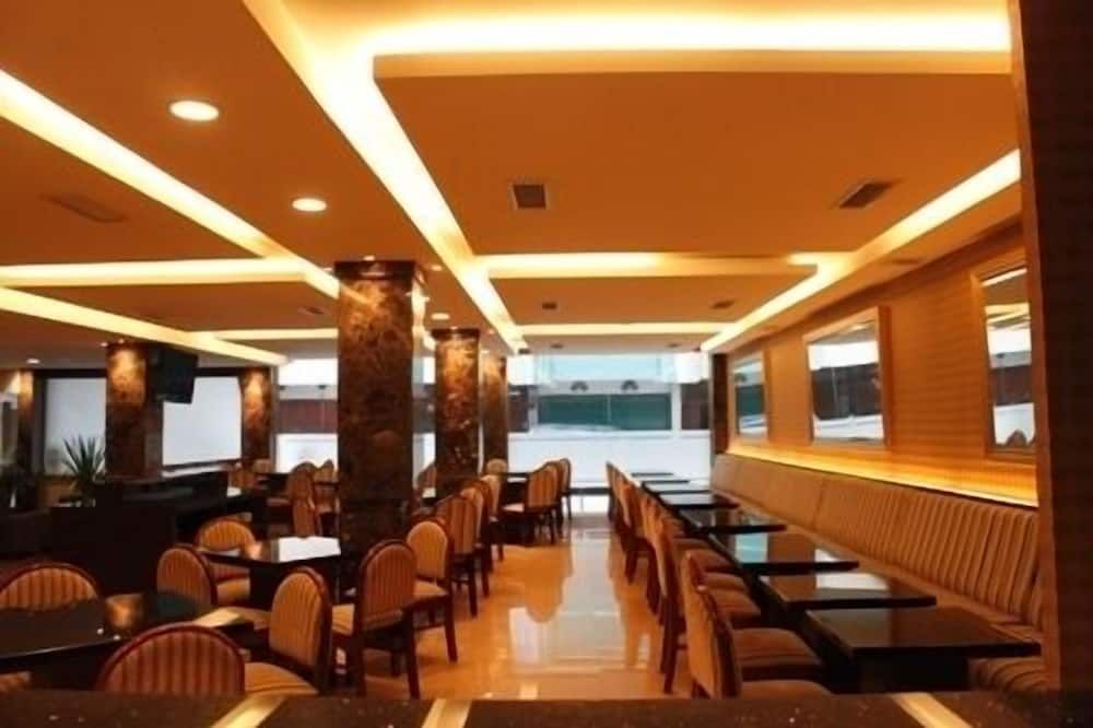 Grand Sakura Hotel - Medan - Restaurant