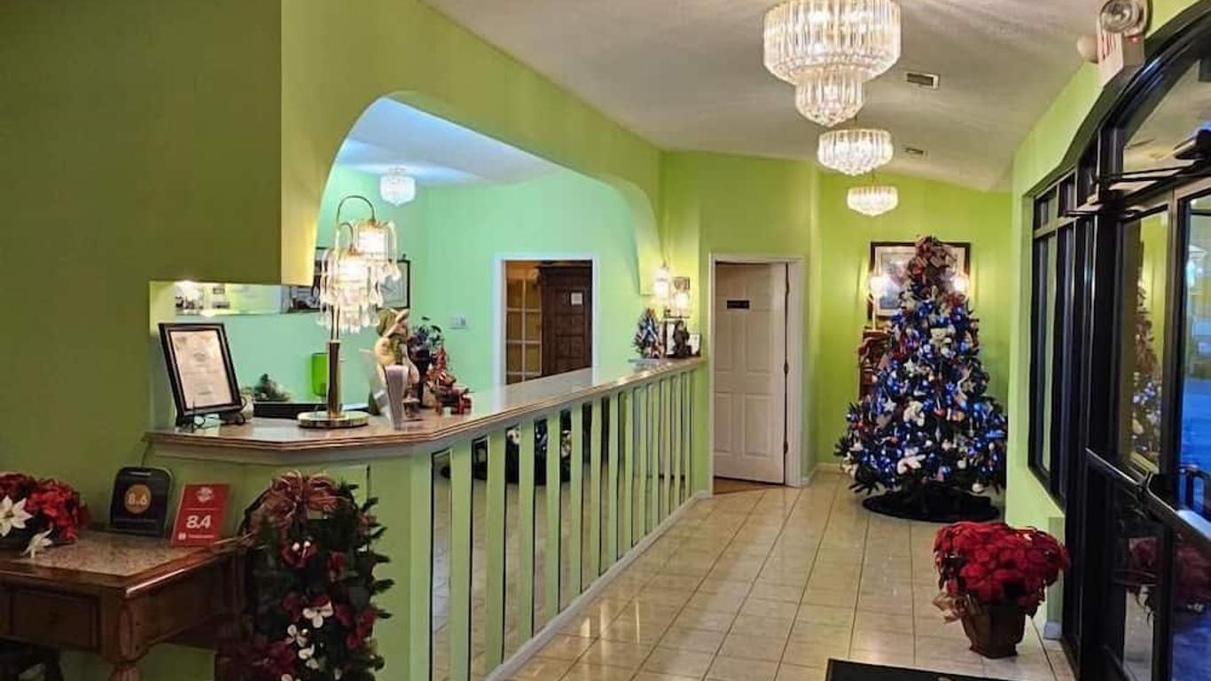 Golden Manor Inn & Suites