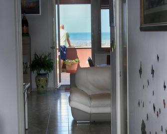 BB Fly And Beach - Fiumicino - Living room