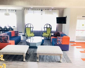 Hy-Lo Hotel Ascend Hotel Collection - Calera - Lounge