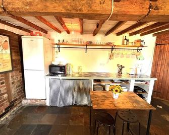 Quaint, tranquil village cottage set back from road in Long Crendon near Thame - Thame - Keuken