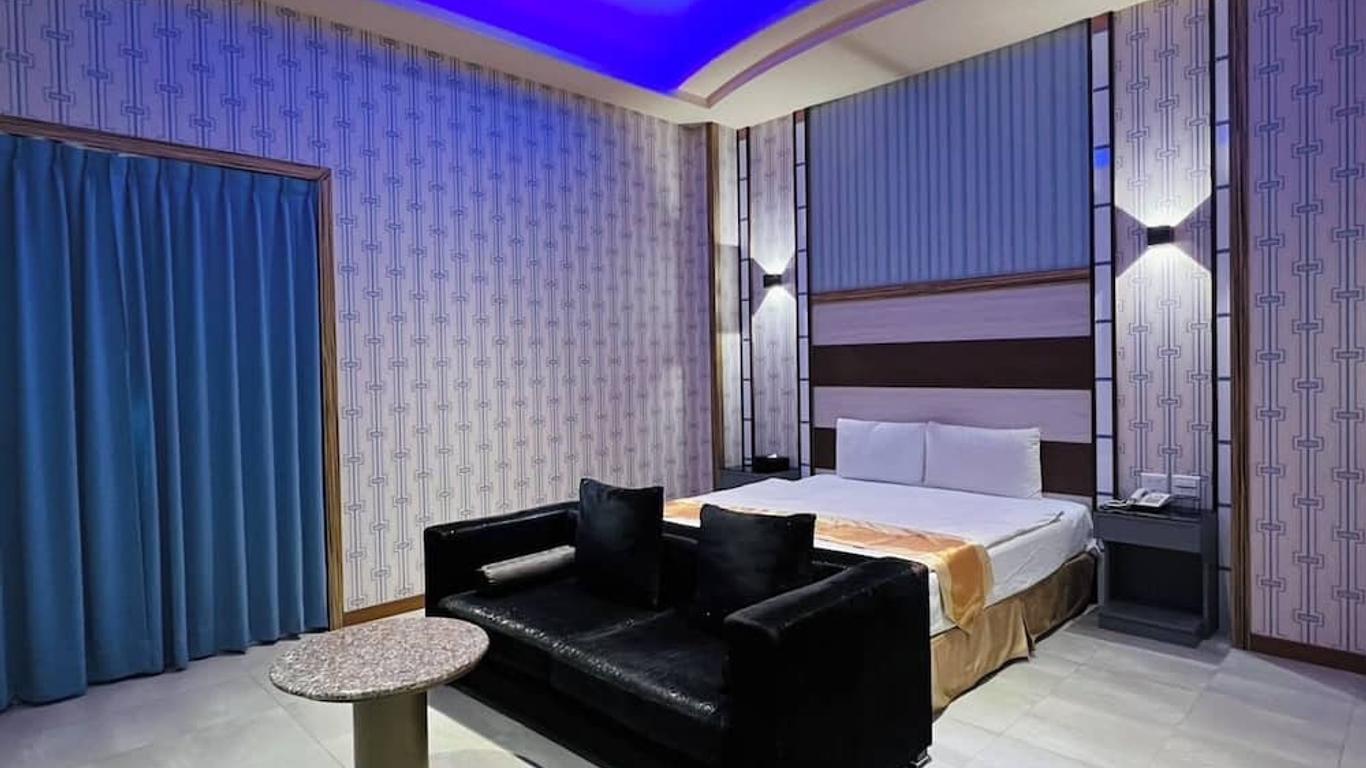 في فينج إكسكويزيت موتل بينتونج برانش