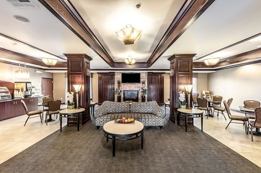 Budget Getaway At Red Lion Inn & Suites Mineral Wells! Free Breakfast! - Mineral Wells - Lounge