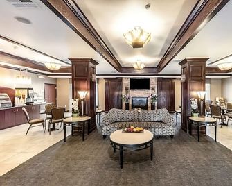 Budget Getaway At Red Lion Inn & Suites Mineral Wells! Free Breakfast! - Mineral Wells - Lounge