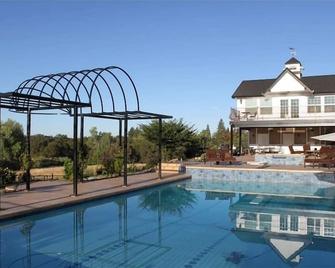 Auburn Cottage Pool House, Spa And Grounds - Auburn - Pool
