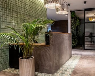 103 Wonderful House - Bogotá - Front desk