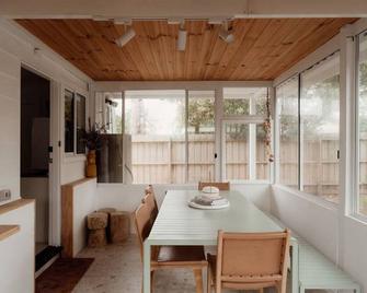 The Aframe - Corinella - Comedor