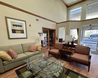 Country Suites Absecon-Atlantic City, Nj - Galloway - Living room